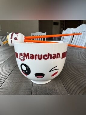 Maruchan Kawaii Face Ramen Noodle Bowl with Chopstick Trainer